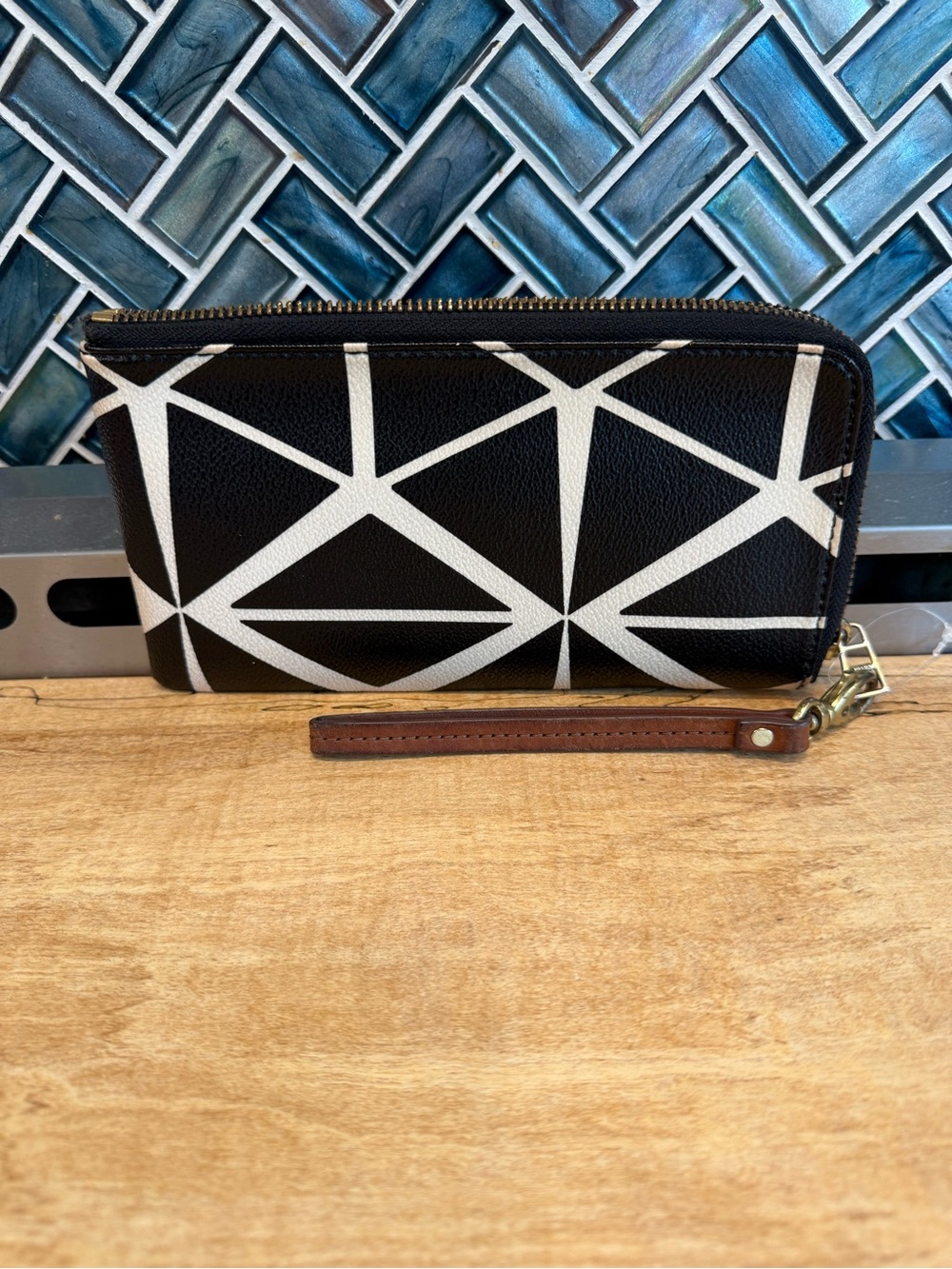 Fossil Black & White Geometric Zip Wristlet with Brown Strap